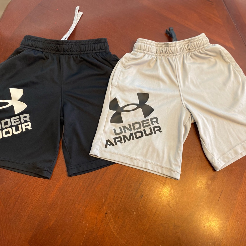 Under armour youth xs shorts